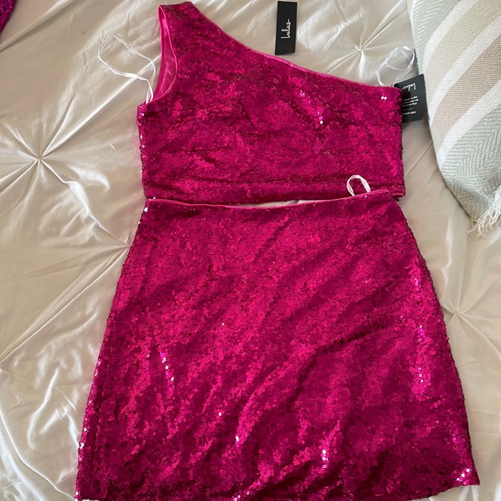 LULU’s Magenta Sequin Two Piece Skier and Top Size Medium Never Worn